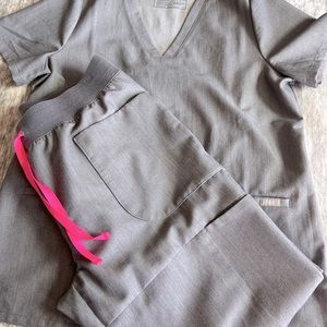 💕Figs scrub set with limited edition 9 pocket jogger pants💕